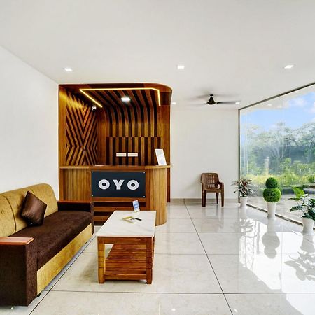 Hotel O Grand Parassini Pappinisseri Ngoại thất bức ảnh