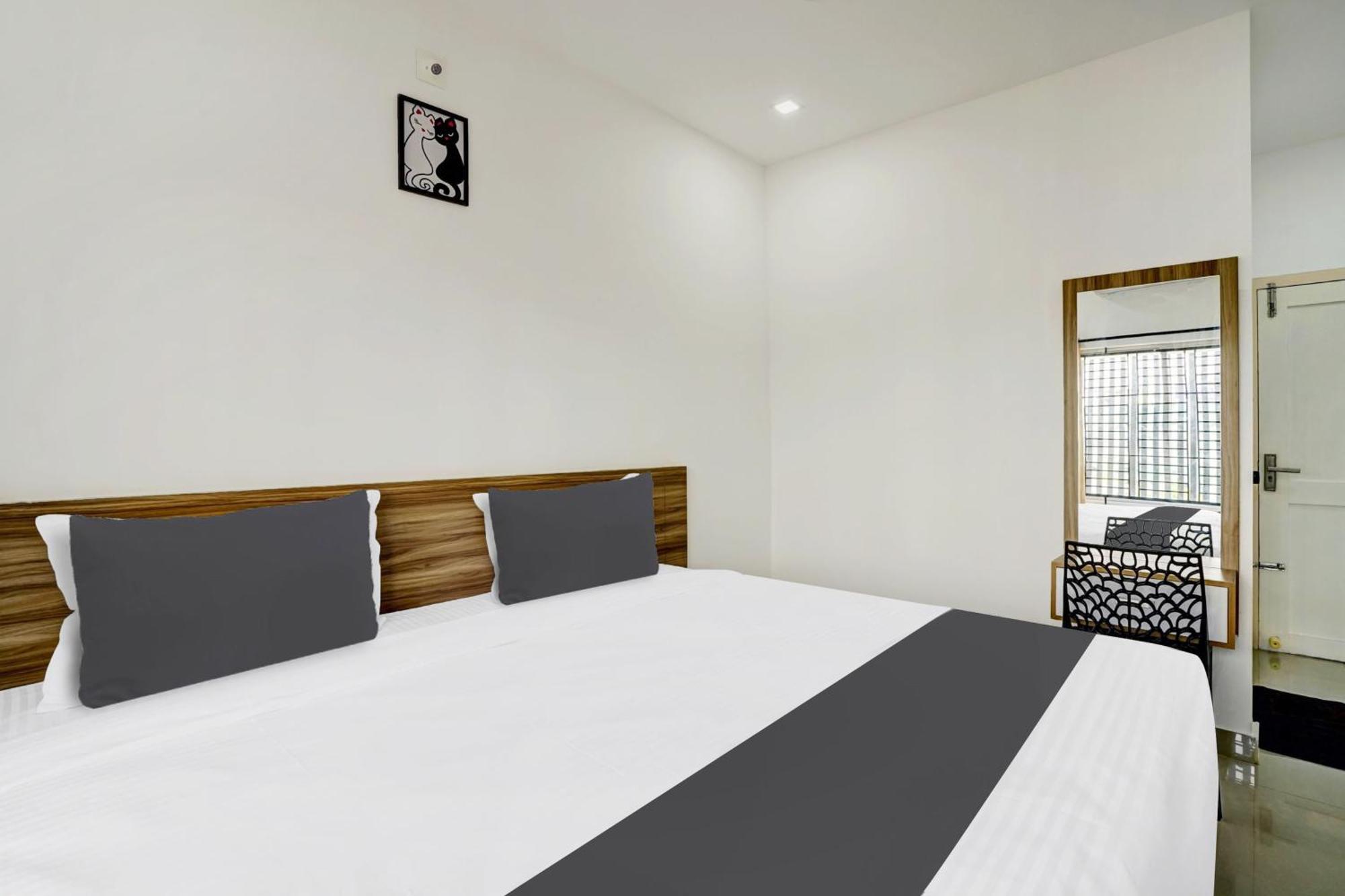 Hotel O Grand Parassini Pappinisseri Ngoại thất bức ảnh