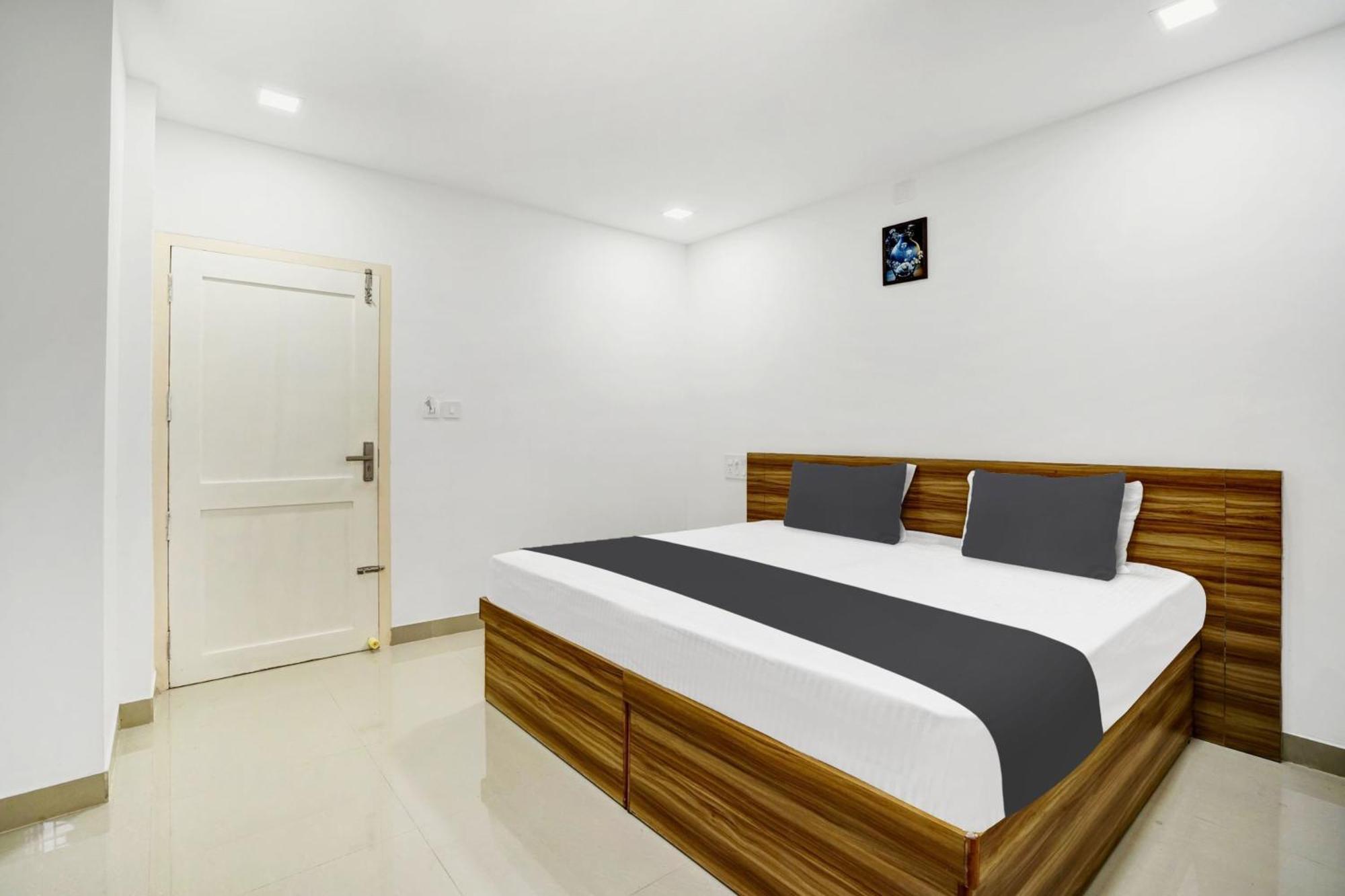 Hotel O Grand Parassini Pappinisseri Ngoại thất bức ảnh
