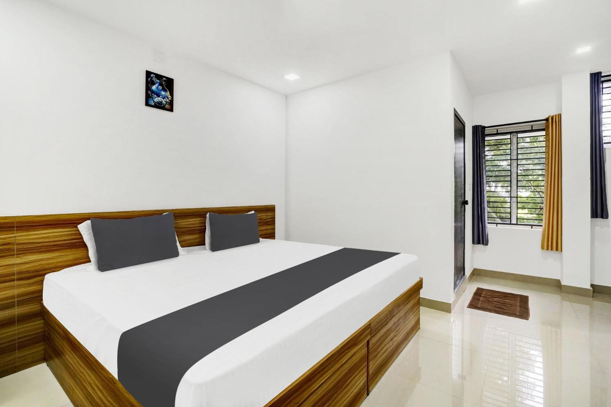 Hotel O Grand Parassini Pappinisseri Ngoại thất bức ảnh