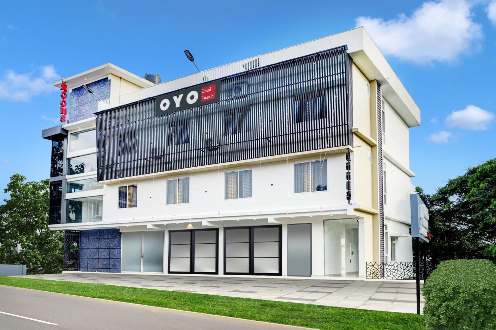 Hotel O Grand Parassini Pappinisseri Ngoại thất bức ảnh