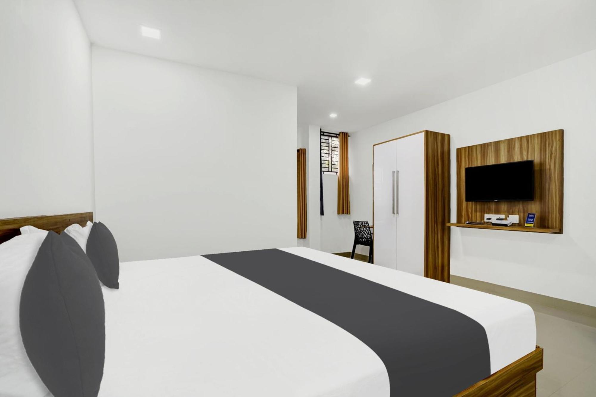 Hotel O Grand Parassini Pappinisseri Ngoại thất bức ảnh