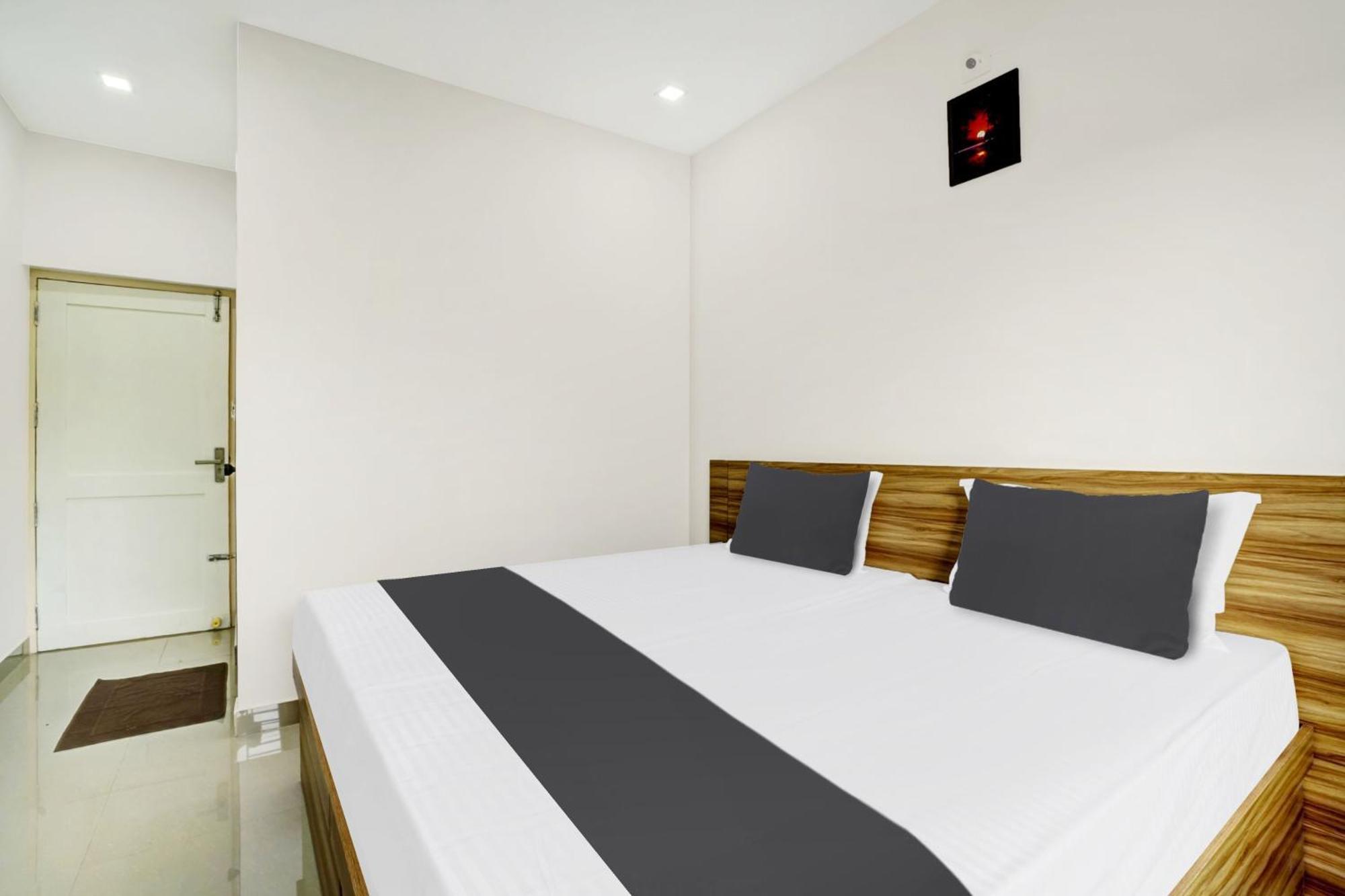 Hotel O Grand Parassini Pappinisseri Ngoại thất bức ảnh